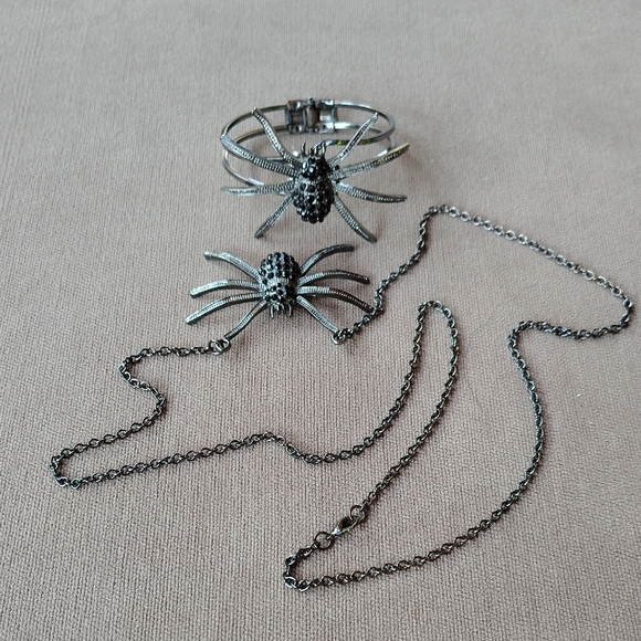 Spider Motif Bracelet and Necklace Set - Picture 1 of 6